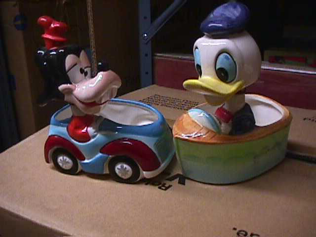 GOOFY 50s ceramic nodder in CAR bobbing head DISNEY