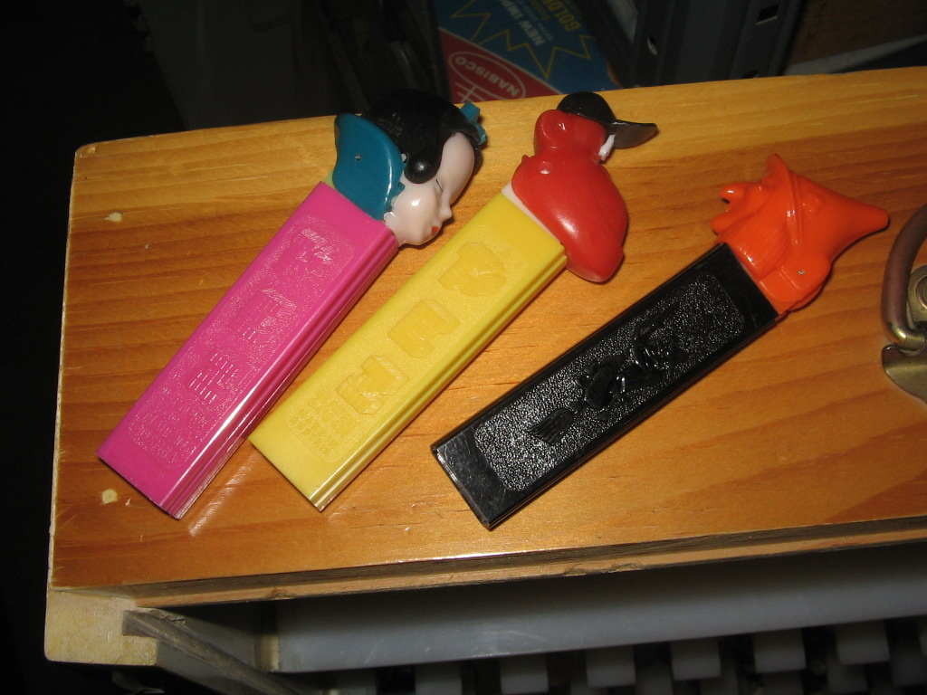 PEZ MIMIC MONKEY red head